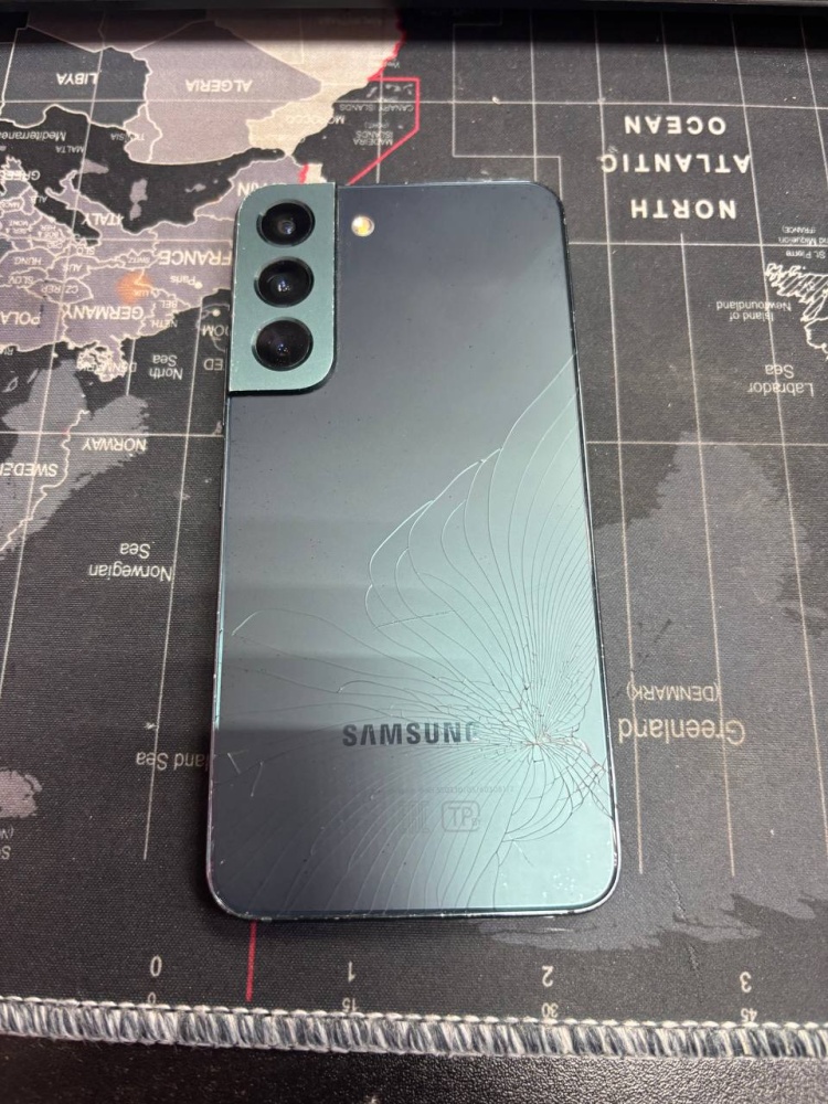 Смартфон Samsung S22 8/128