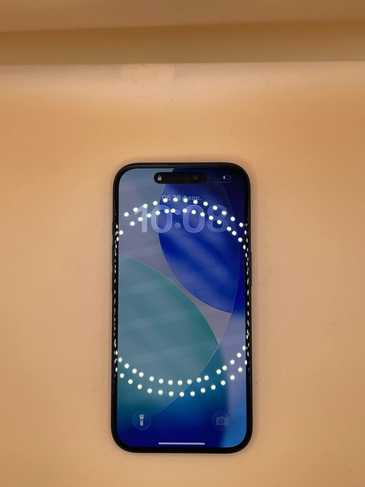 Смартфон iPhone 16